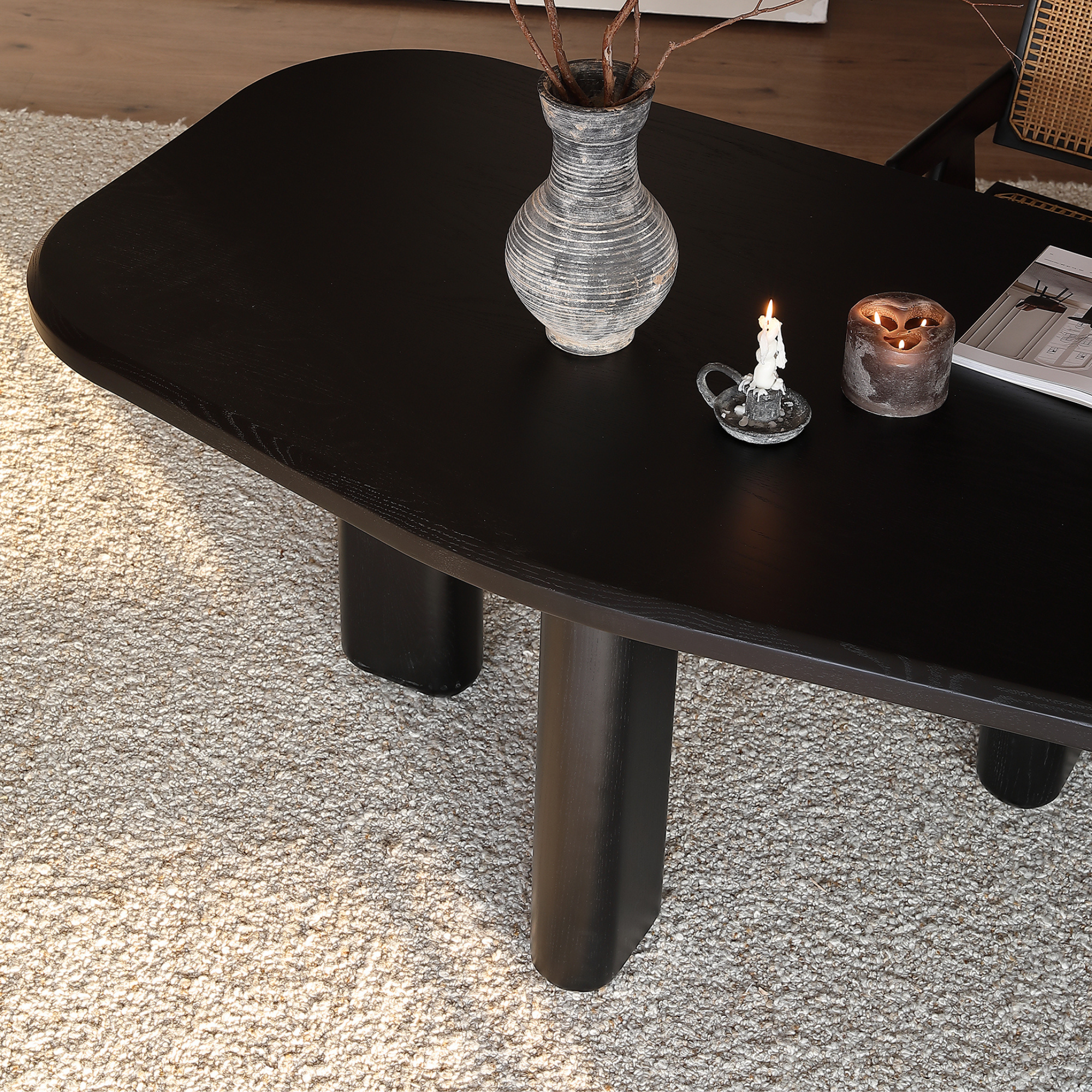 Corin Dining table
