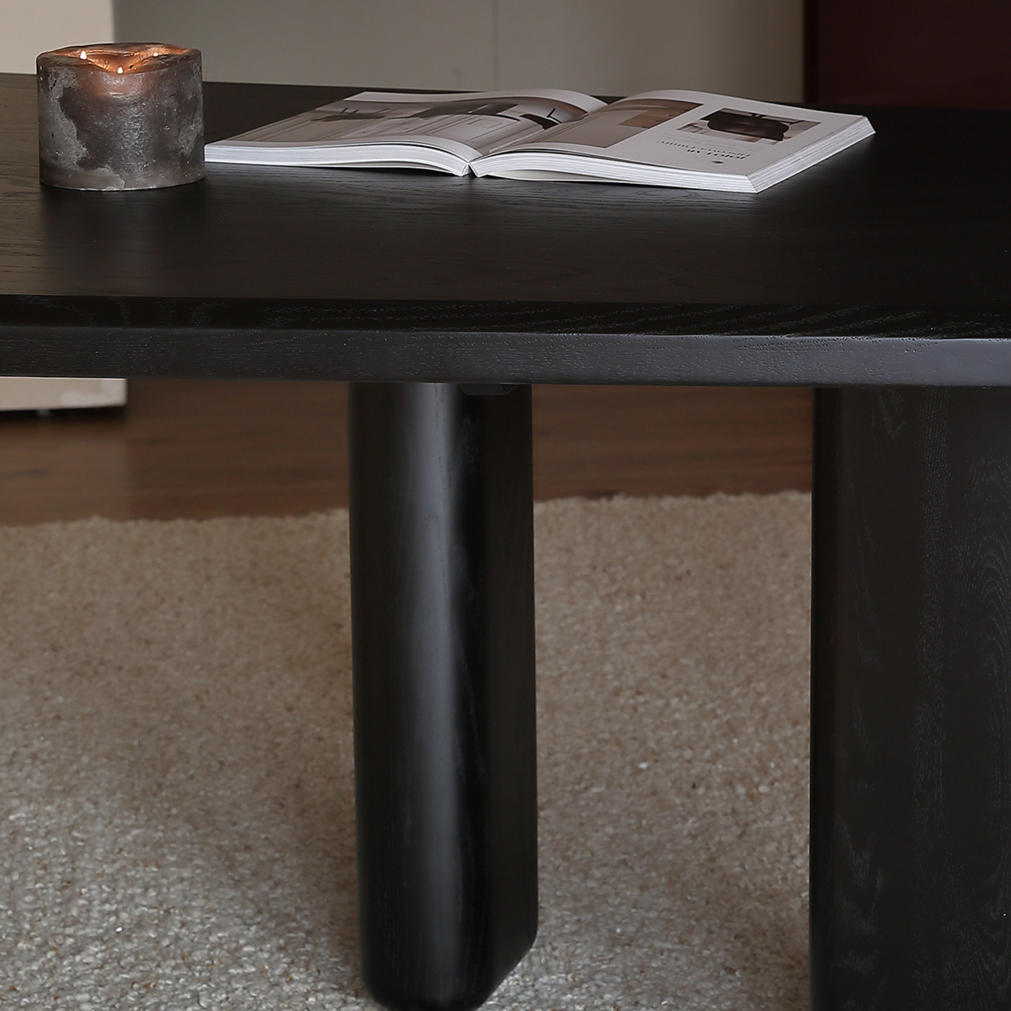 Corin Dining table