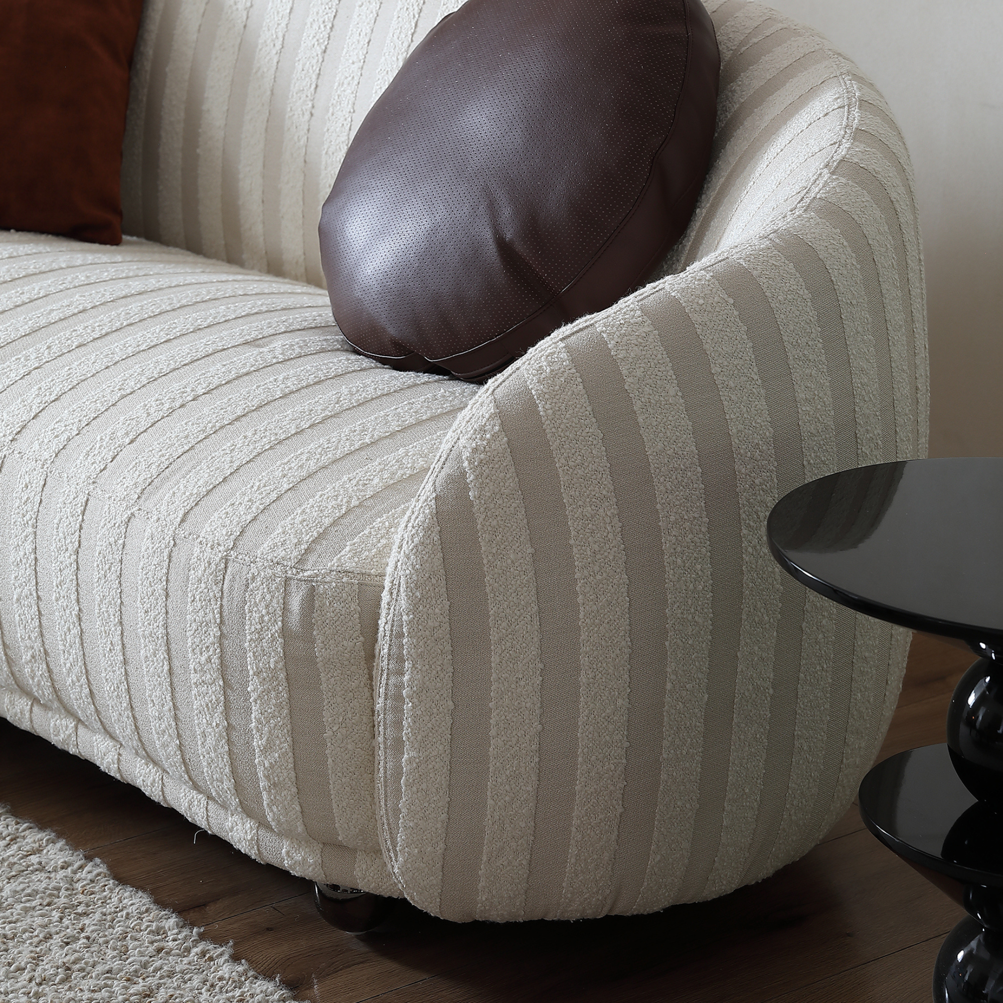 Yselle Sofa
