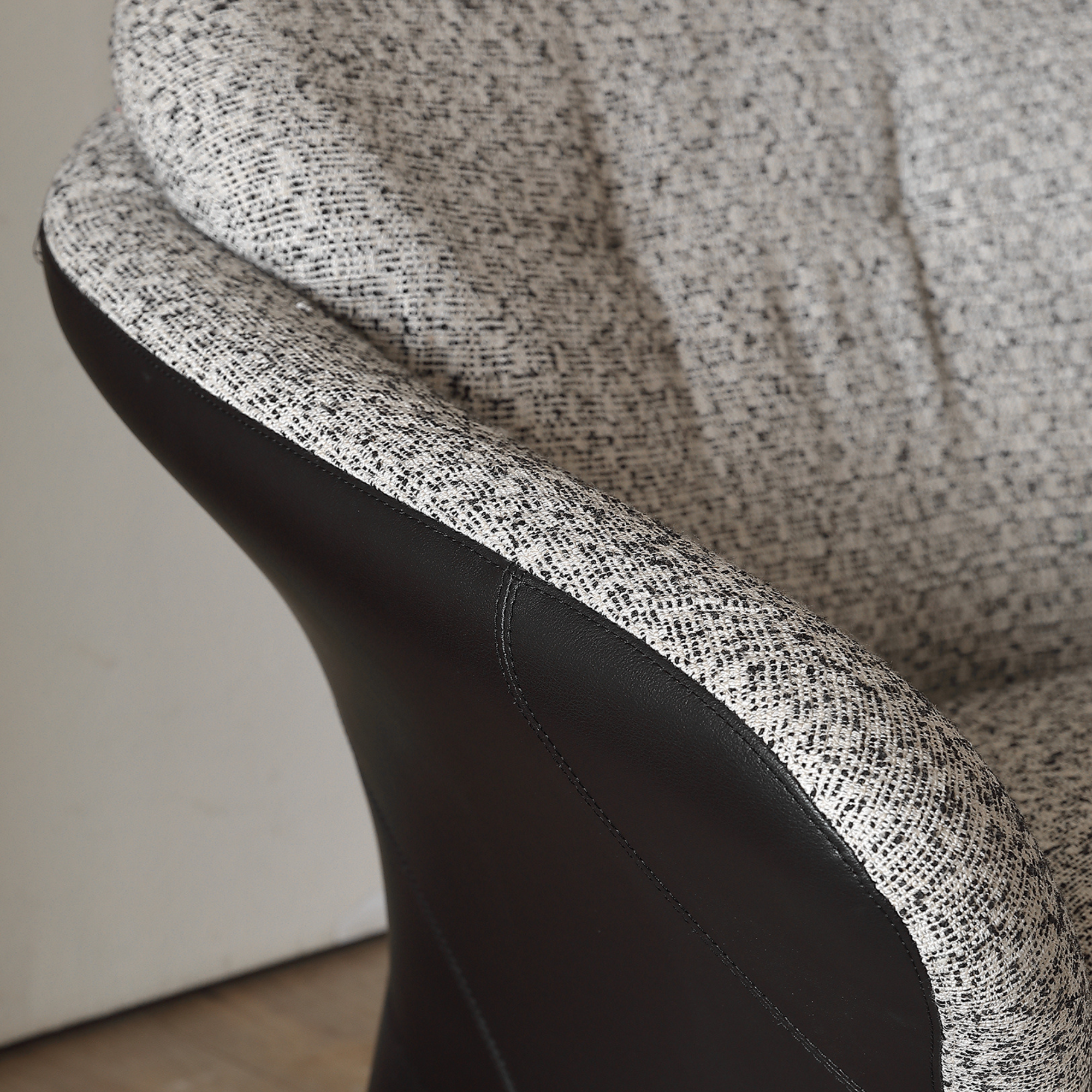 Uno Armchair