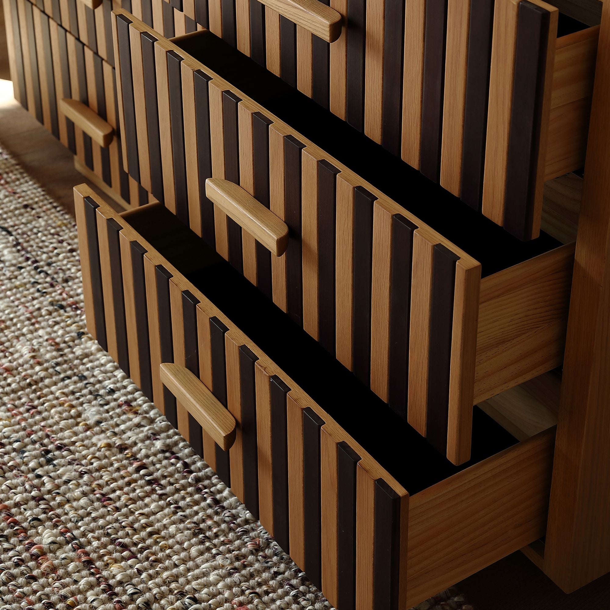 Nero Cabinet