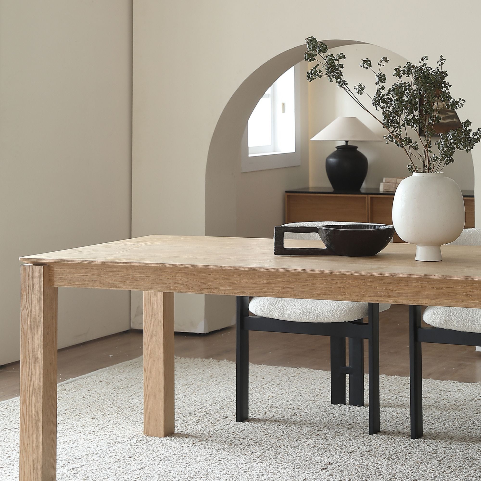 Tavé Dining Table